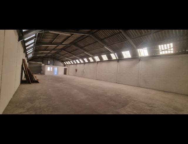 300M² WAREHOUSE TO LET IN AIRPORT INDUSTRIA